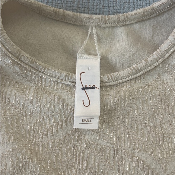 NEW Seea Palomar textured long sleeve rash guard crop swim top in Sandshell - Picture 6 of 7